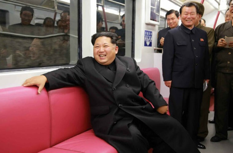 Lanh dao Kim Jong-un thi sat doan tau dien ngam moi-Hinh-4